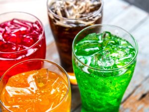 Kindergeburtstag auf der Kegelbahn mit lustigen Getränken
